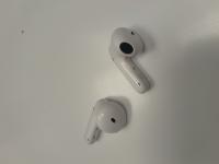 CS1217/2025  WHITE  WIRELESS EARBUDS